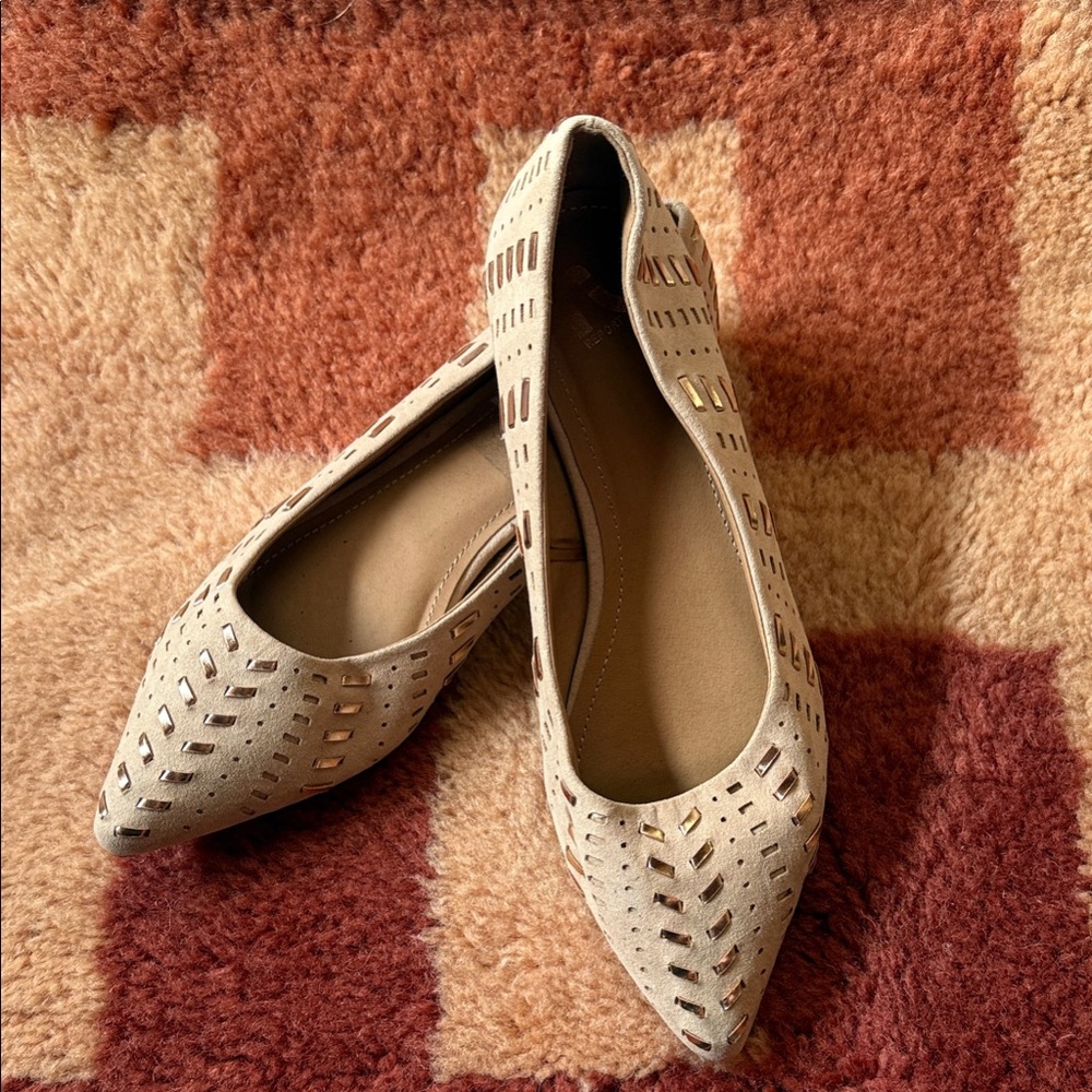 Chic Beige Women's Flats